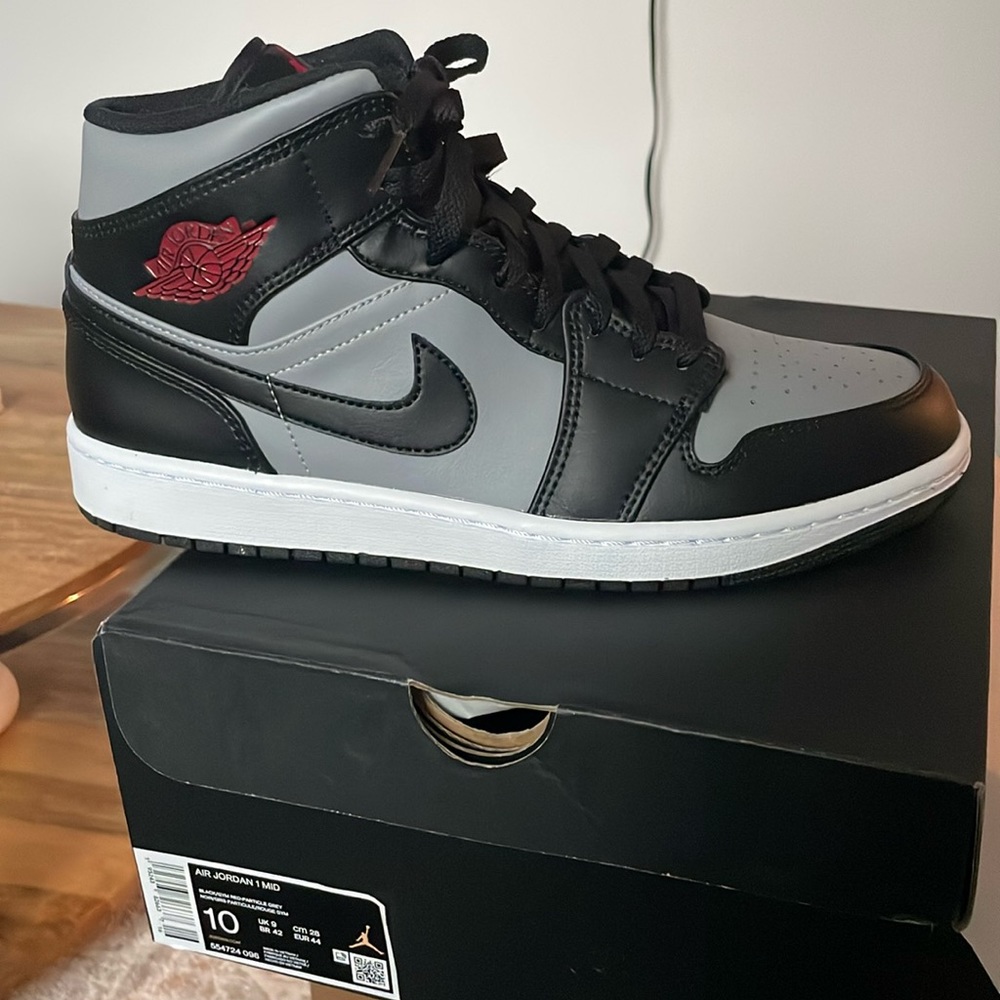 Jordan 1 “Shadow Red”